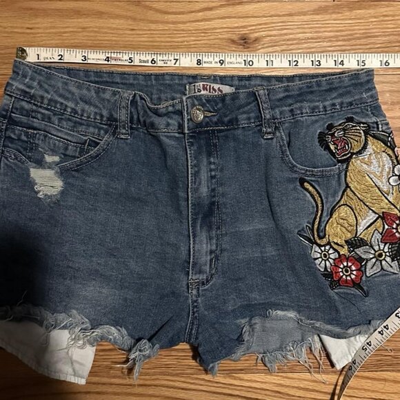 5 for $20 📢 1st Kiss Embroidered Tiger Distressed Jeans Denim Shorts High Rise - Picture 6 of 7